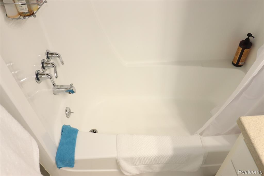 806 Estrada Drive, Belleville, MI 48111 — Photo 13