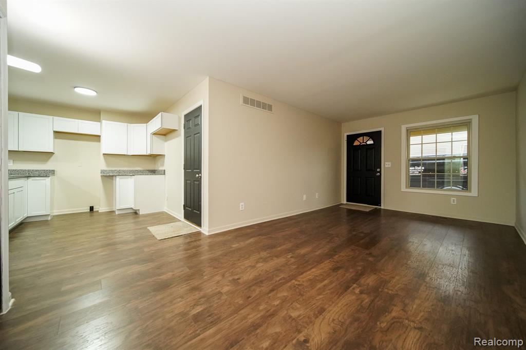 460 OAKGROVE, Clawson, MI — Photo 11