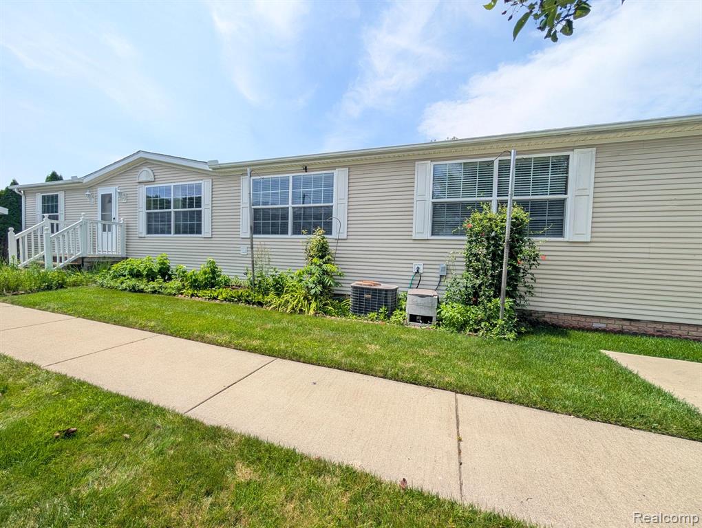 11766 Village Pines Court, South Lyon, MI 48178 — Photo 3