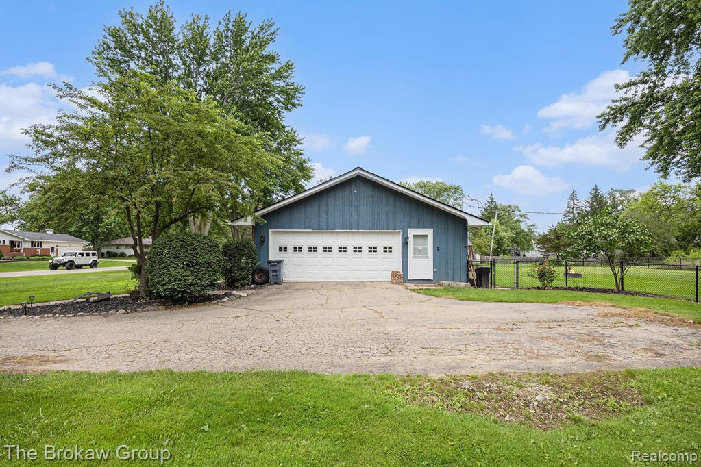 420 N Neeper Street, Capac, MI 48014 — Photo 23