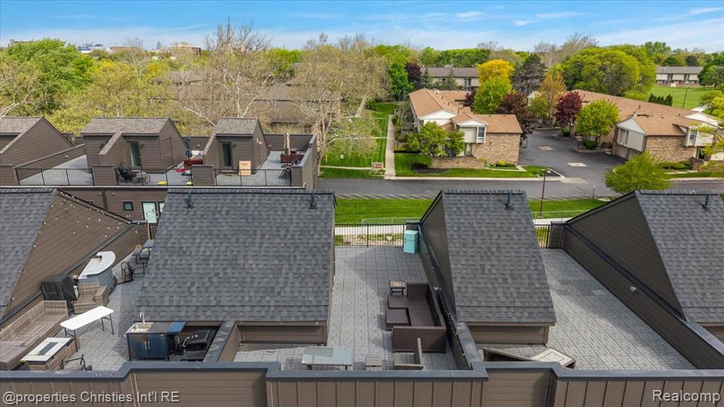 1083 Hampton Circle, Detroit, MI 48207 — Photo 10