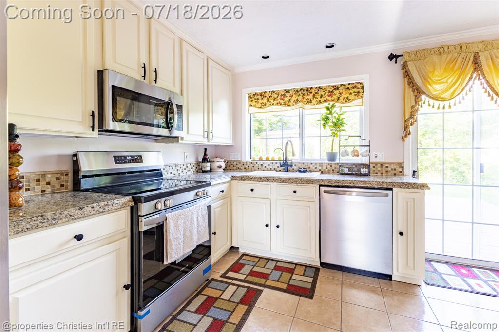 45568 Margate Drive, Macomb, MI 48044 — Photo 25
