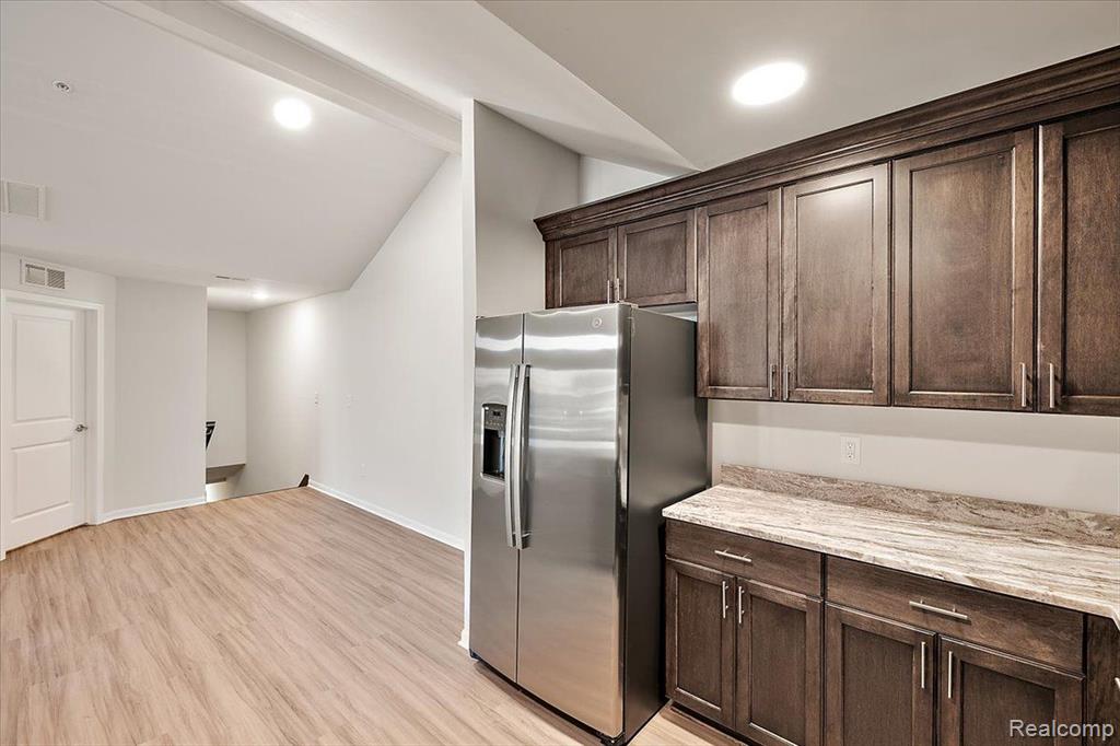 8292 HEYWOOD Circle, Sterling Heights, MI 48312 — Photo 8
