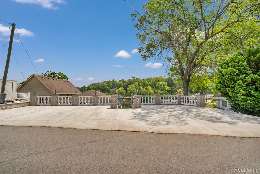 533 Bellevue Avenue, Lake Orion, MI 48362 — Photo 55