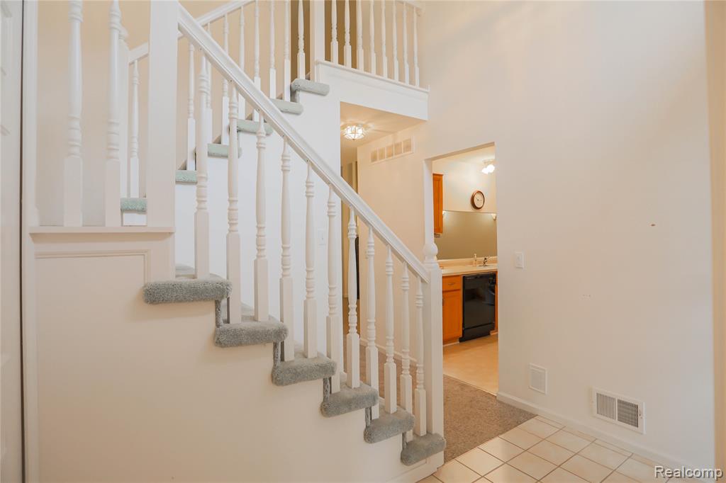 16768 Pearlcreek Court N, Macomb, MI 48042 — Photo 11