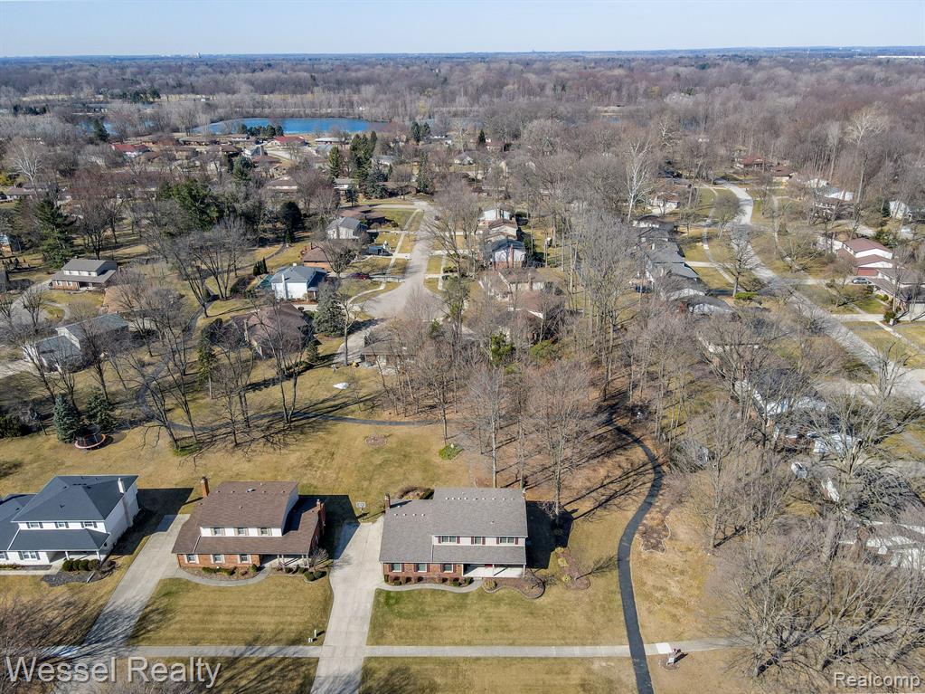 47829 BEN FRANKLIN Drive, Shelby Twp, MI 48315 — Photo 2