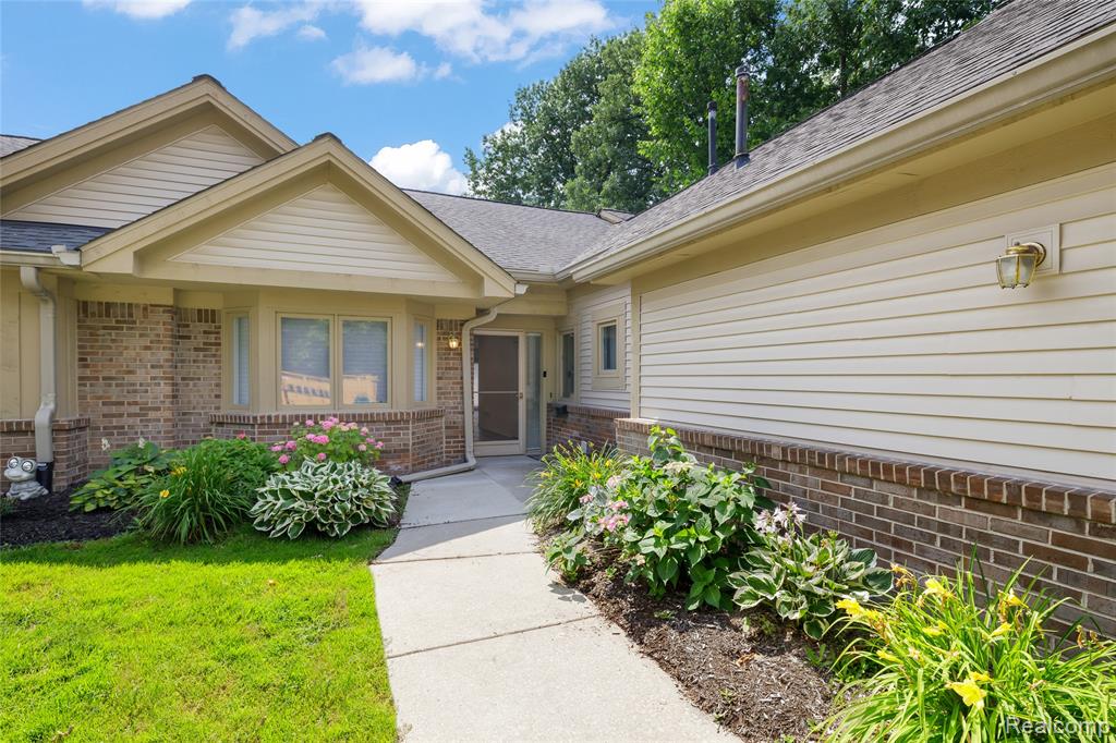 21366 Mulberry Court, Farmington Hills, MI 48336 — Photo 2