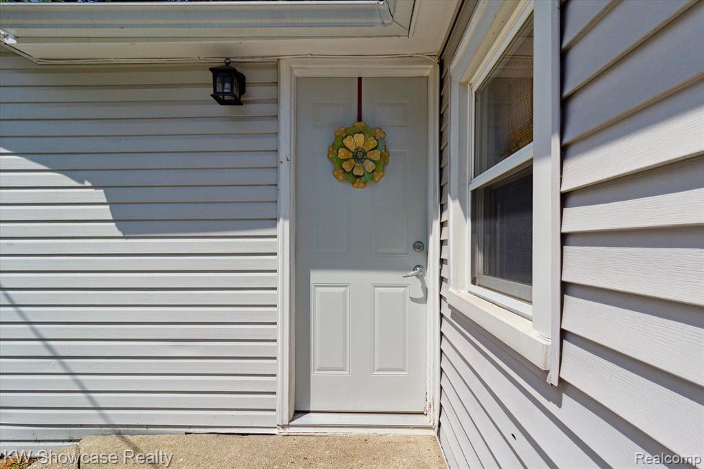 890 FARNSWORTH Road, White Lake, MI — Photo 4
