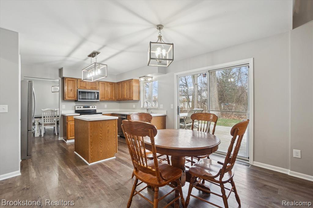 4272 HEATHERSTONE Drive, Waterford, MI 48329 — Photo 16
