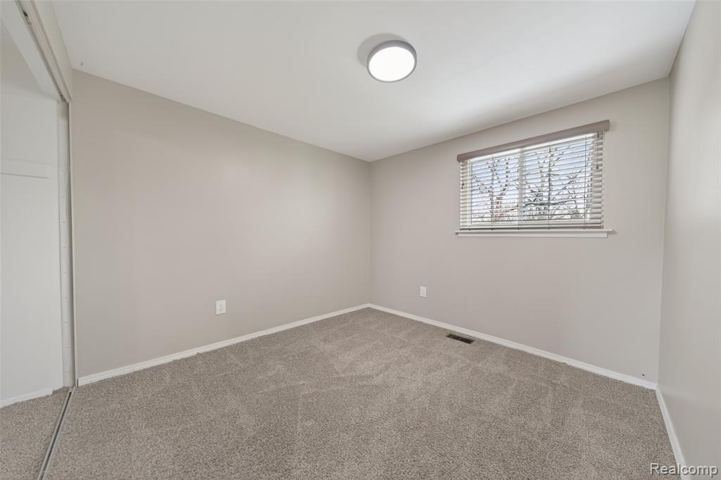 30110 Manor Drive, Madison Heights, MI 48071 — Photo 25