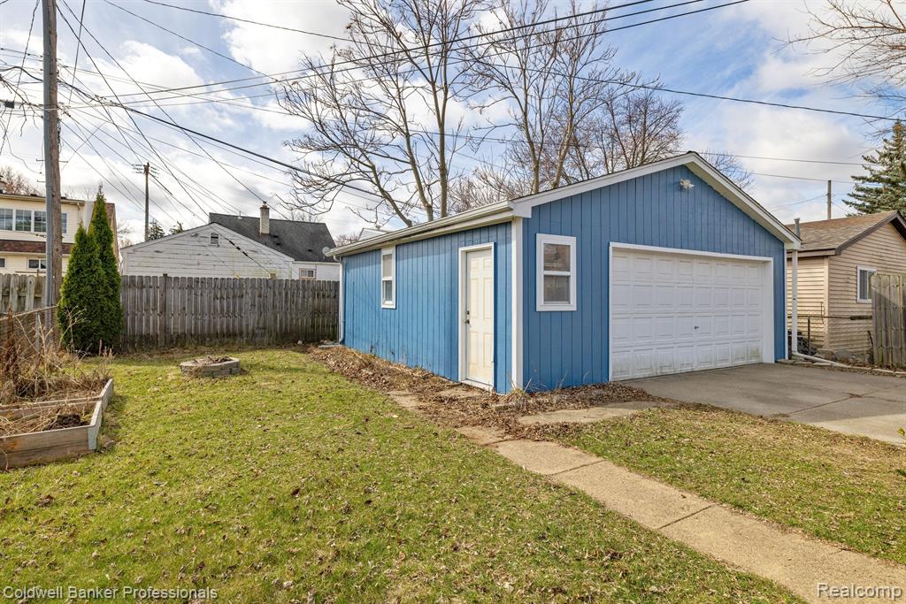 431 NAKOTA Street, Clawson, MI — Photo 26
