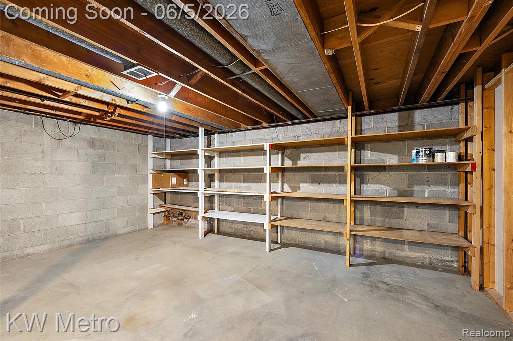 7036 Lindenmere Drive, Bloomfield Hills, MI 48301 — Photo 32