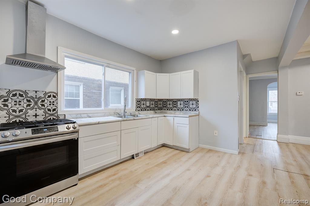 849 CHALMERS Street, Detroit, MI 48215 — Photo 16
