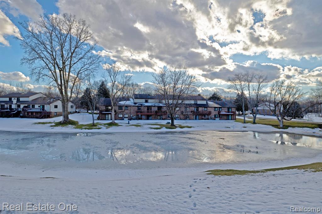 9045 E BLUEWATER Drive, Clarkston, MI 48348 — Photo 51