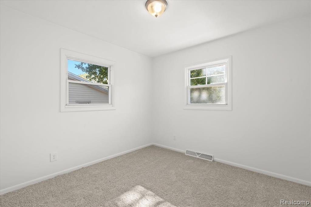397 Pocahontas Trail, Oxford, MI 48371 — Photo 19