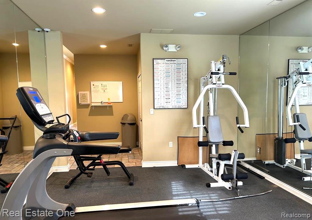 45679 Heather Ridge Drive, Macomb, MI 48044 — Photo 35