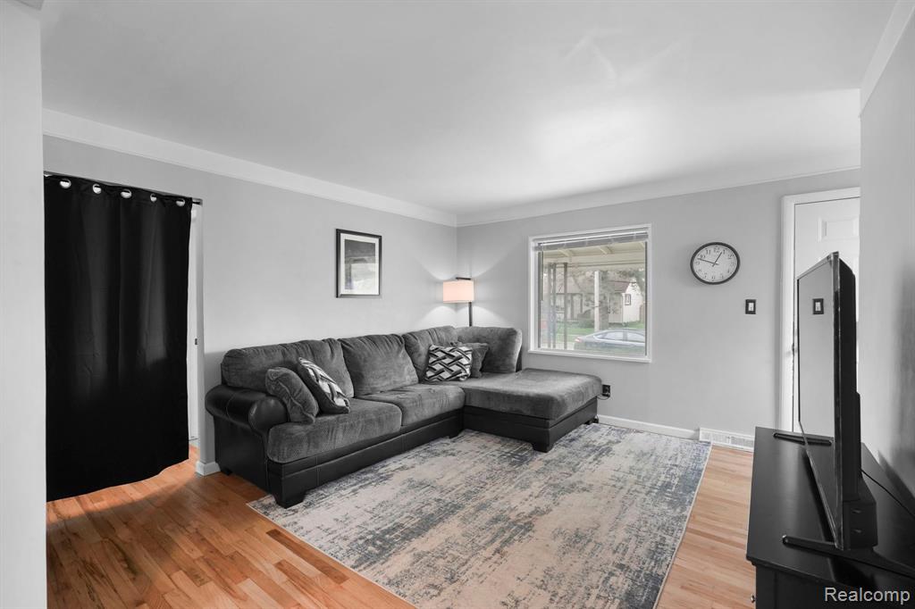 933 E ROWLAND Avenue, Madison Heights, MI 48071 — Photo 6