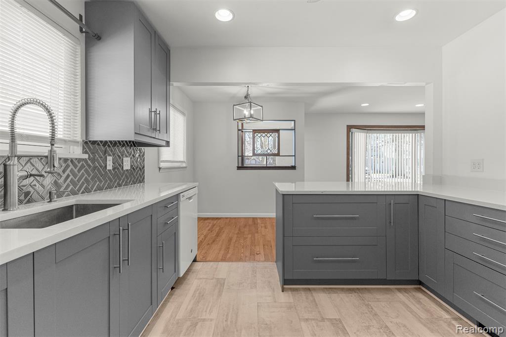 4142 Gertrude Street, Dearborn Heights, MI 48125 — Photo 17