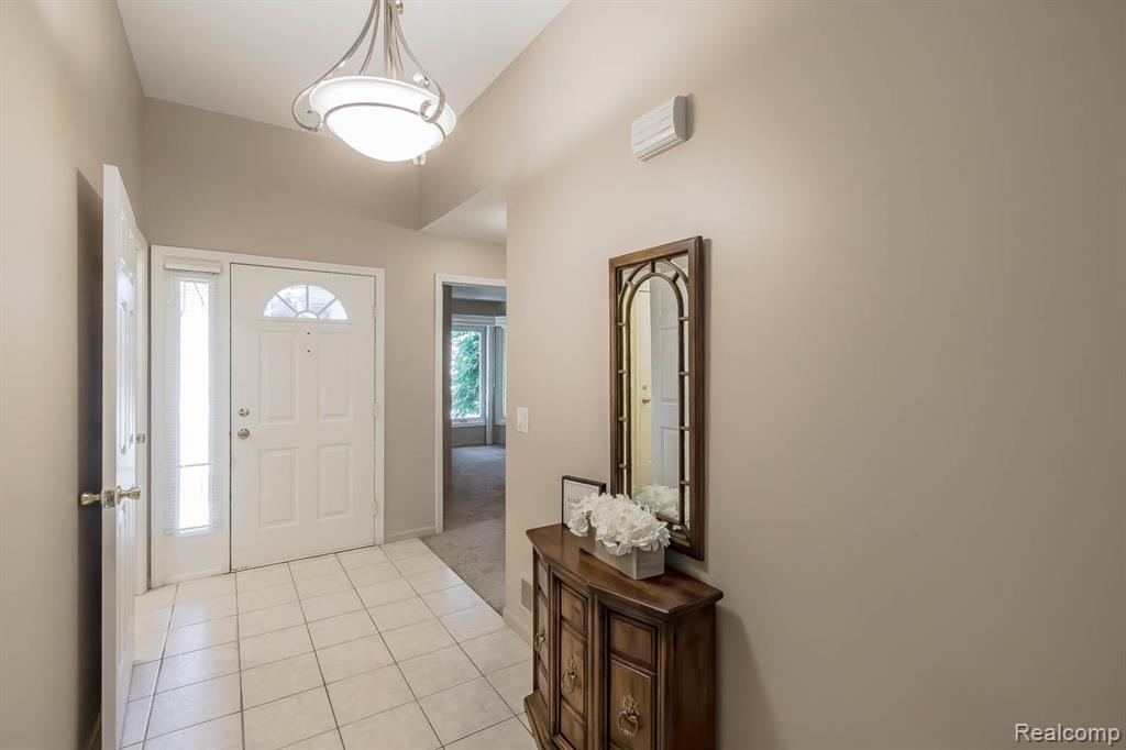 43221 Pointe Drive, 57, Clinton Twp, MI 48038 — Photo 4