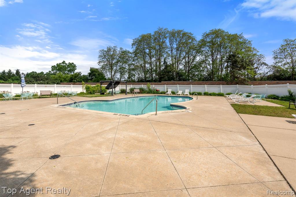 27557 W Echo Valley, 153, Farmington Hills, MI 48334 — Photo 34