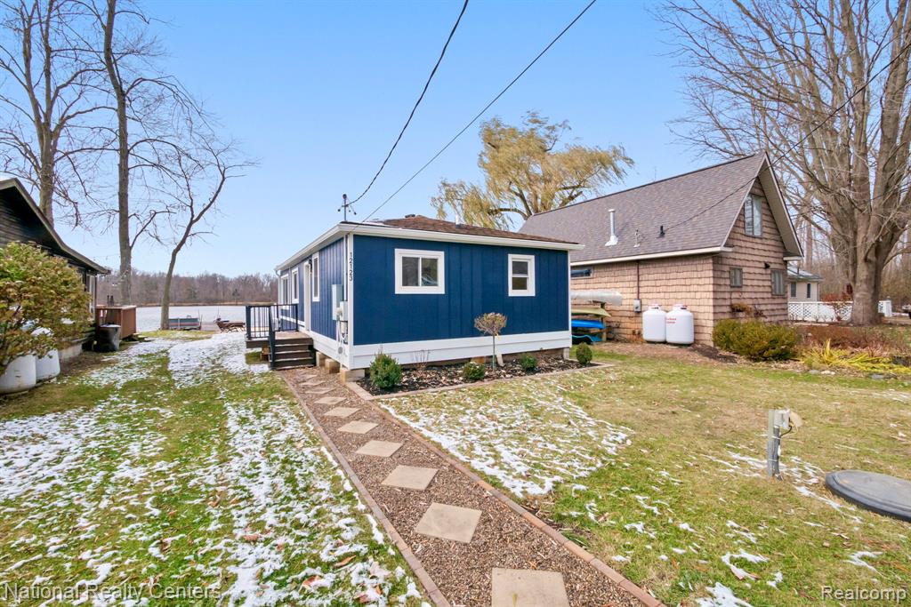 12123 Kirby Lane, South Lyon, MI 48178 — Photo 2