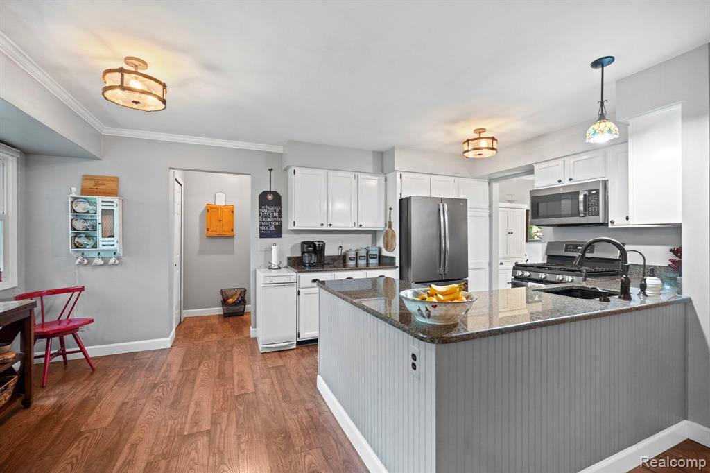 4386 Kelly Circle Drive, Commerce Twp, MI 48390 — Photo 10