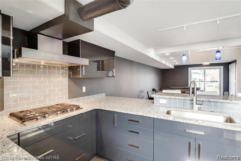 642 W 11 MILE Road, Royal Oak, MI 48067 — Photo 10
