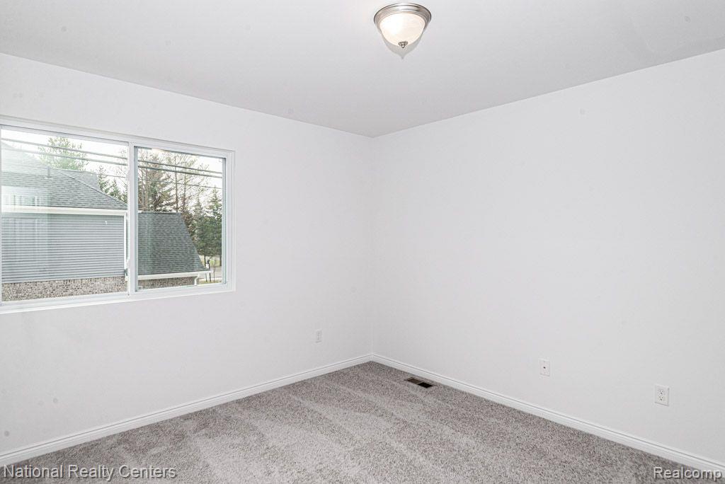 10475 Valley Drive, Goodrich Vlg, MI — Photo 18