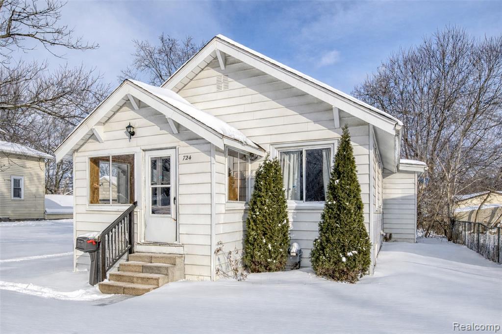 724 Robinwood Street, Pontiac, MI 48340 — front exterior
