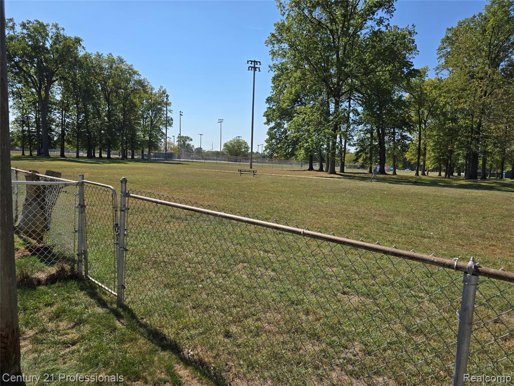 489 Henry Ruff Road, Garden City, MI — Photo 26