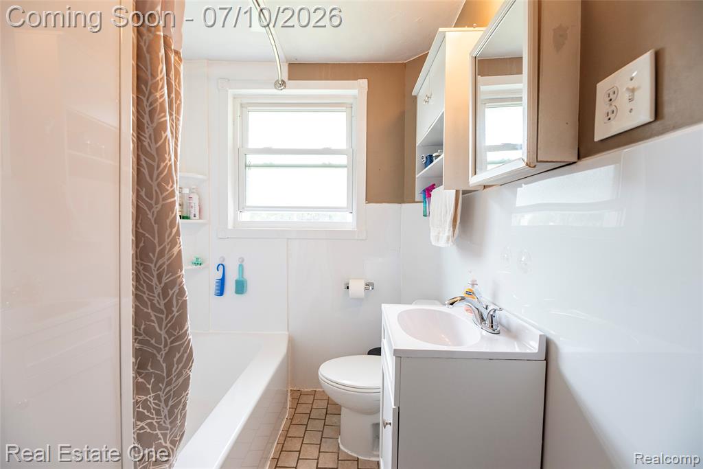 875 S Grey Road, Auburn Hills, MI 48326 — Photo 18