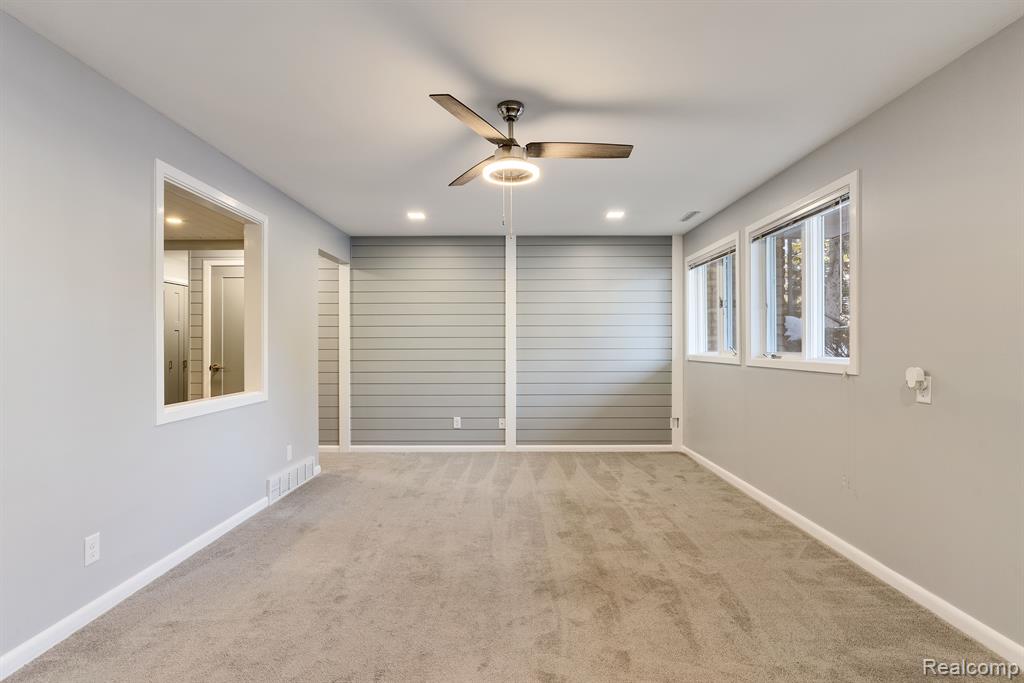 5965 W MICHIGAN Avenue, 16, Saginaw, MI 48638 — Photo 12