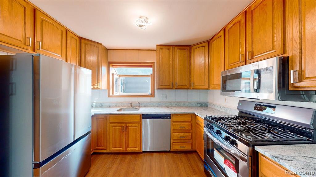 1357 Hampshire Drive, Canton, MI 48188 — Photo 8