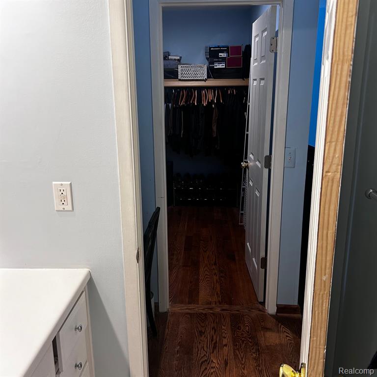 8514 HAMPSHIRE Drive, Sterling Heights, MI 48313 — Photo 28