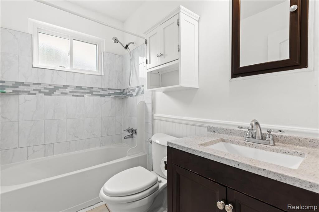8111 Timken Avenue, Warren, MI 48089 — Photo 13
