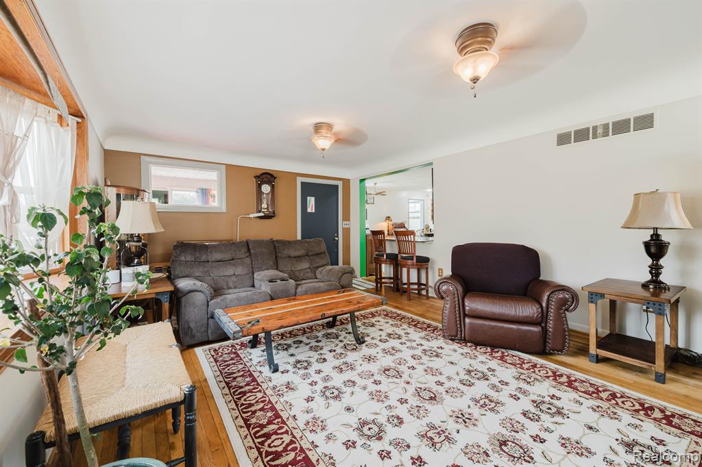 8515 Lake Road, Grosse Ile, MI 48138 — Photo 7