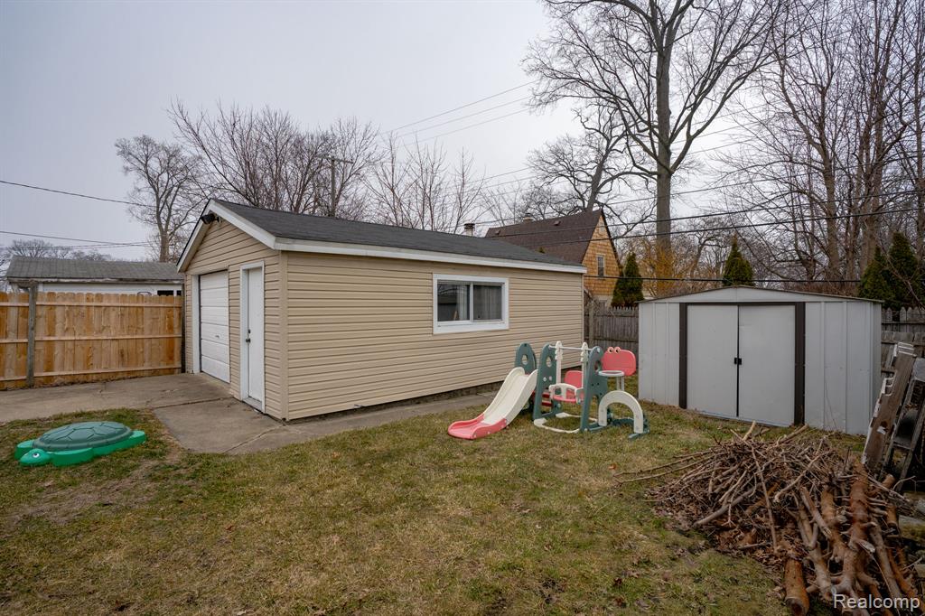 23360 Crossley Avenue, Hazel Park, MI 48030 — Photo 4