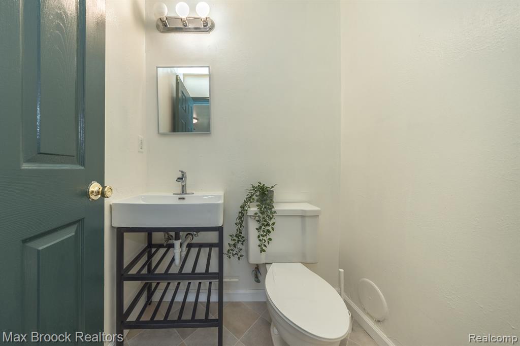 10020 ALLEN POINTE Drive N, 10020, Allen Park, MI 48101 — Photo 26