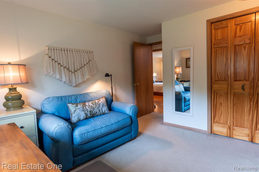 915 BRANTFORD Road, Rochester, MI 48306 — Photo 19