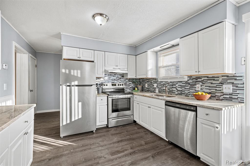 13339 Lake Point Boulevard, Belleville, MI 48111 — Photo 5