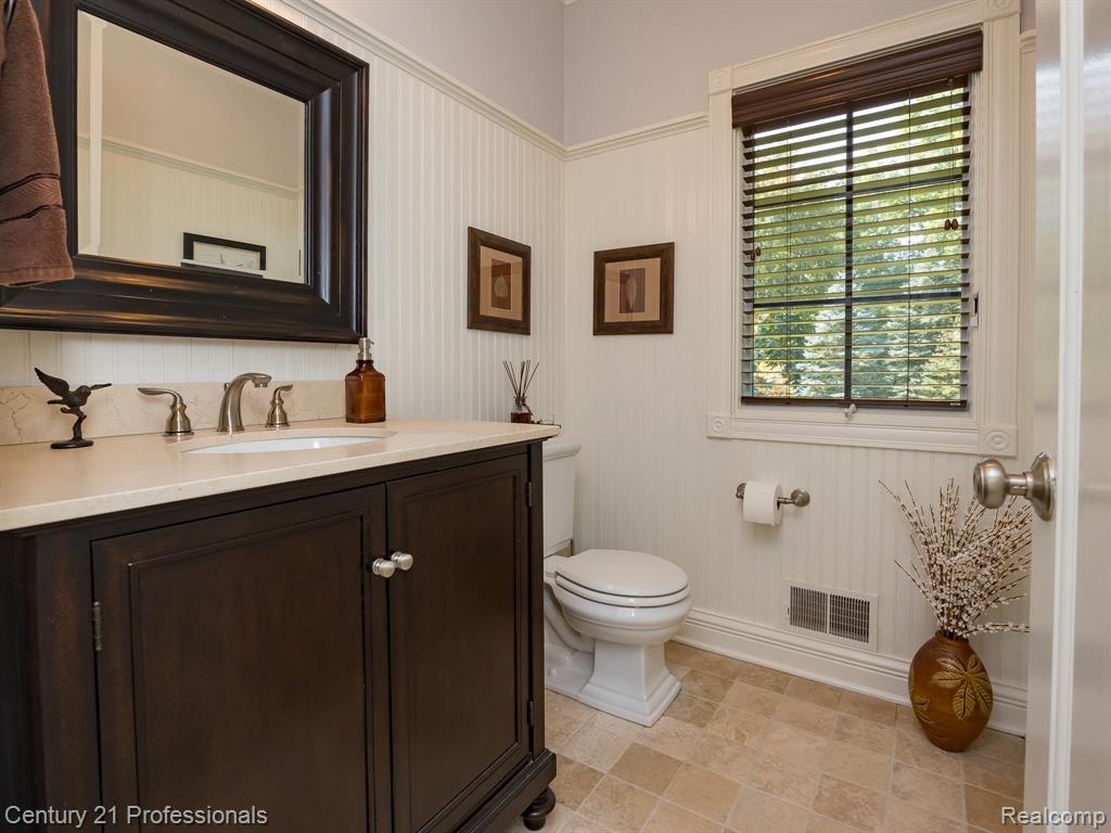 8242 Pine Hollow Court, Grand Blanc, MI 48439 — Photo 36