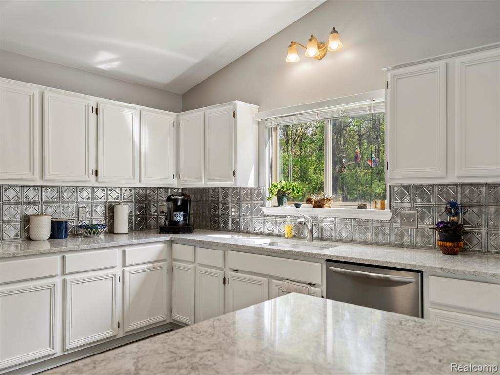 437 CONVERSE, Lake Orion, MI 48362 — Photo 16