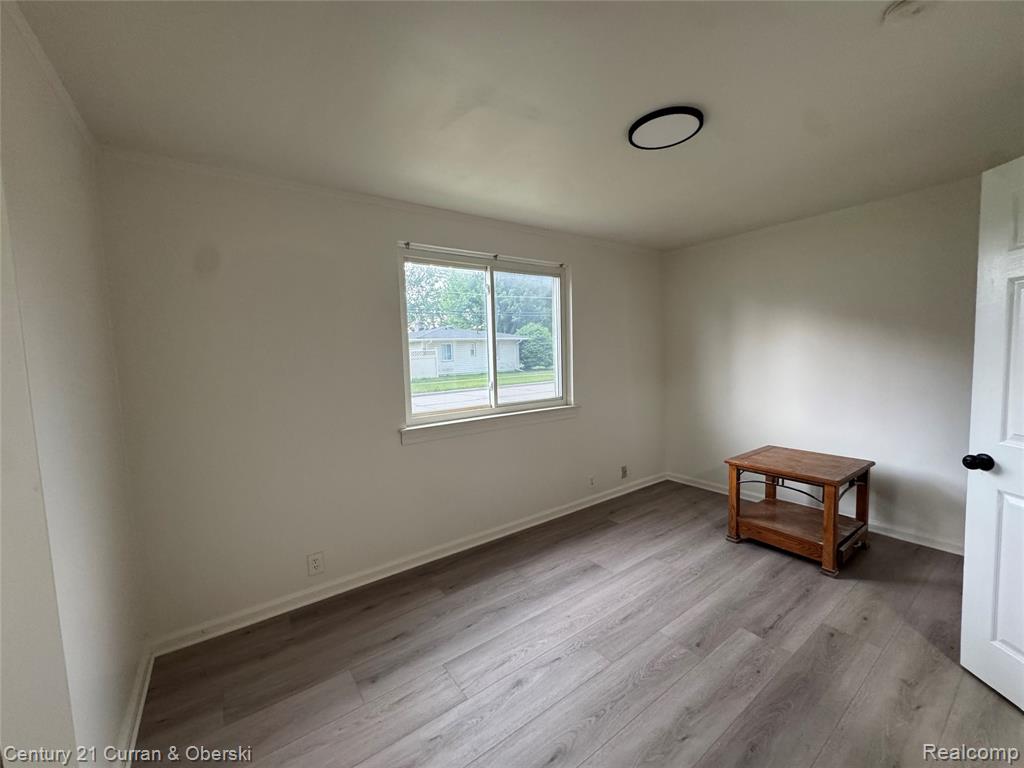 8402 Robindale Avenue, Dearborn Heights, MI 48127 — Photo 17