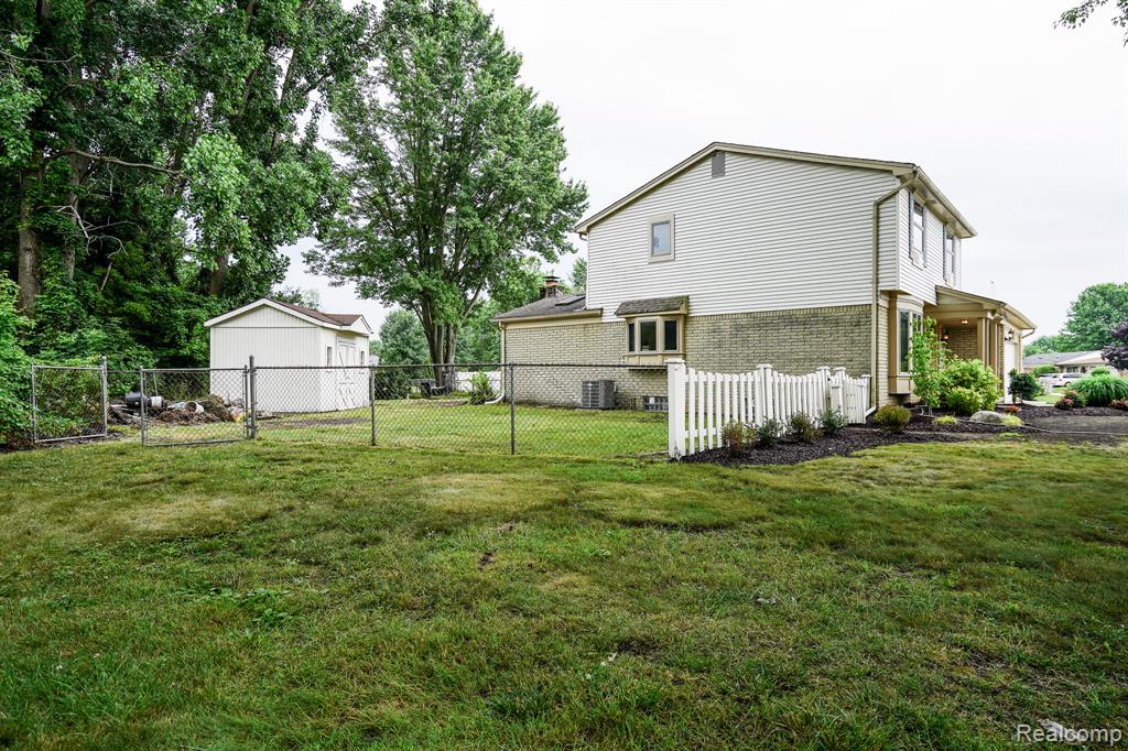 51784 Julies Drive, Clinton Twp, MI 48047 — Photo 7
