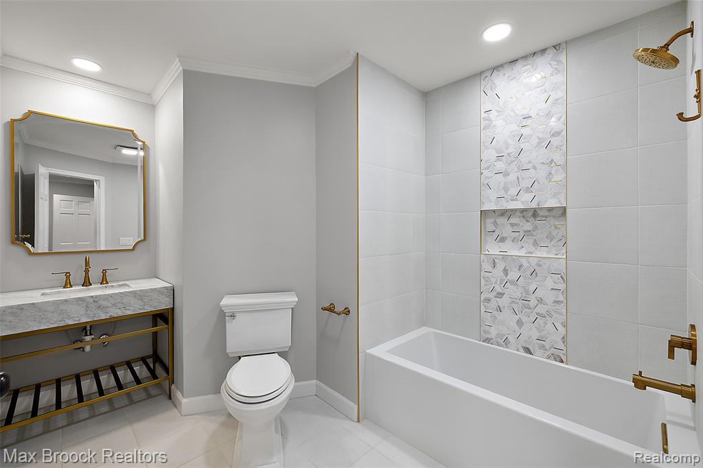 945 Wellsley Court, Bloomfield Hills, MI 48304 — Photo 33