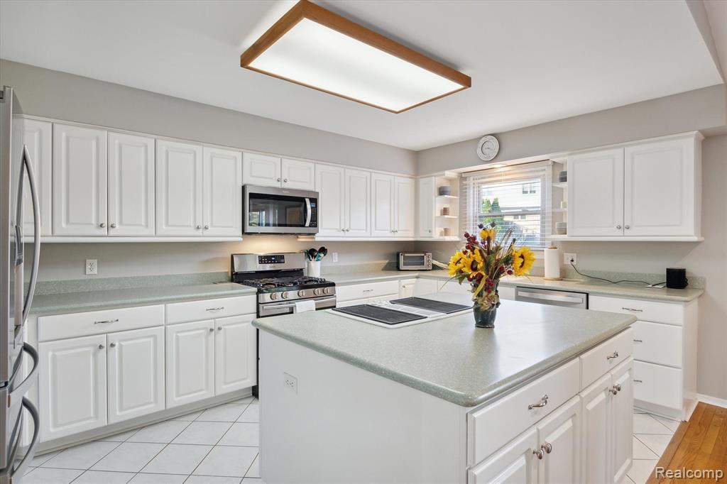 25999 PETROS Boulevard, Novi, MI — Photo 13