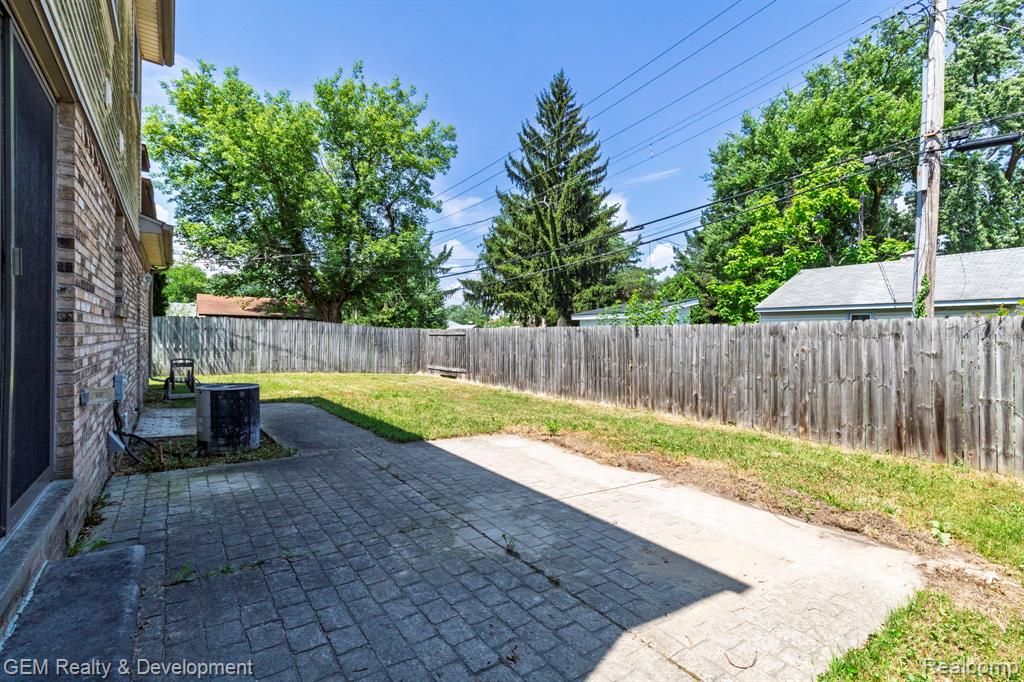 422 Clinton Street, Wyandotte, MI 48192 — Photo 29