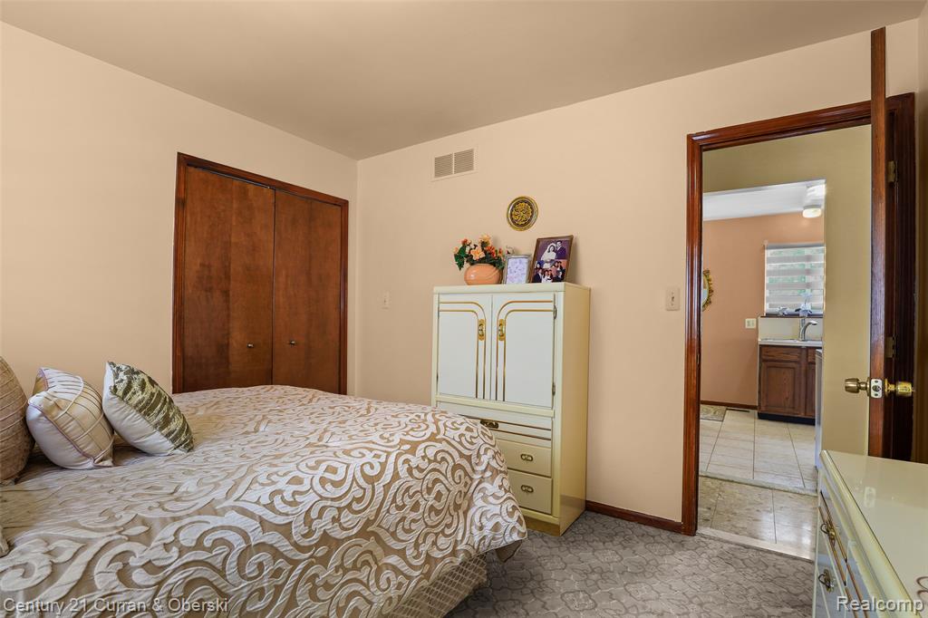 5296 Chase Road, Dearborn, MI 48126 — Photo 11