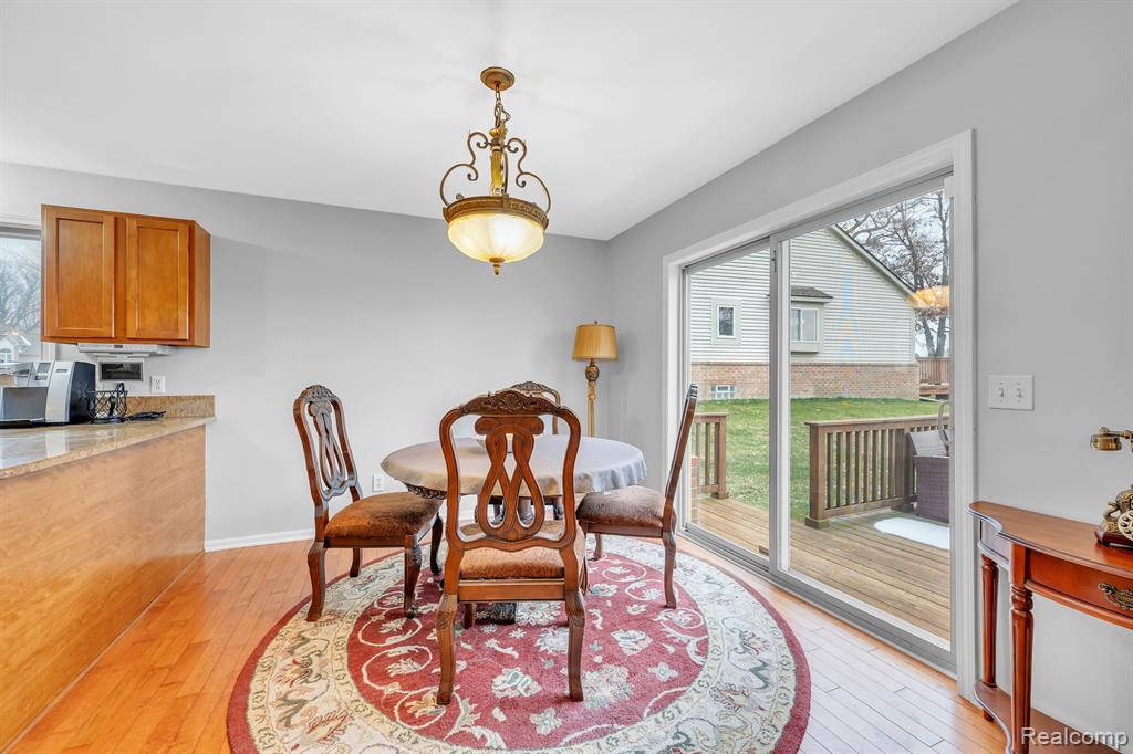 6133 LOCHMORE Drive, Commerce Twp, MI 48382 — Photo 13