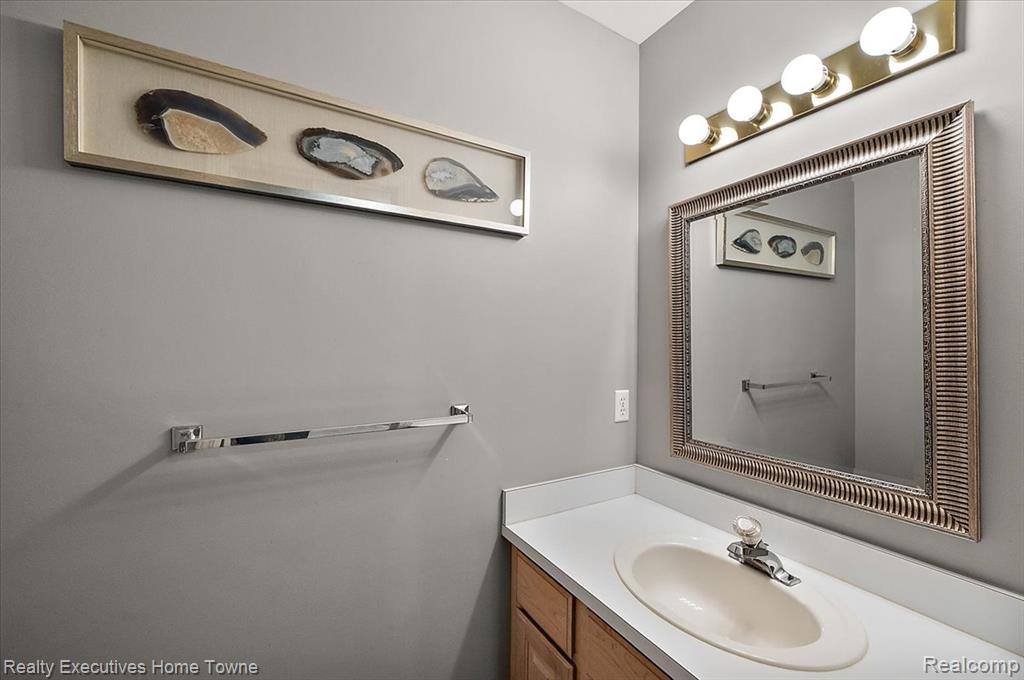 899 Hathaway Dr Drive, Auburn Hills, MI 48326 — Photo 24